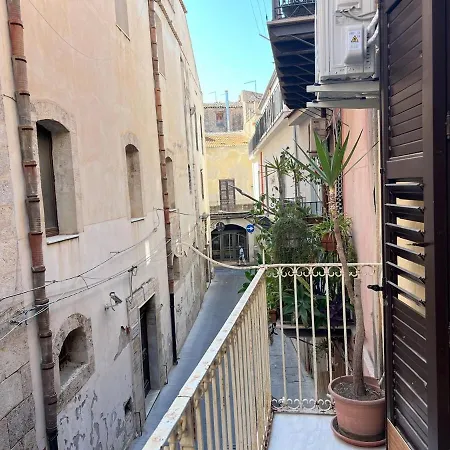 Intero In Via Collegio Apartment